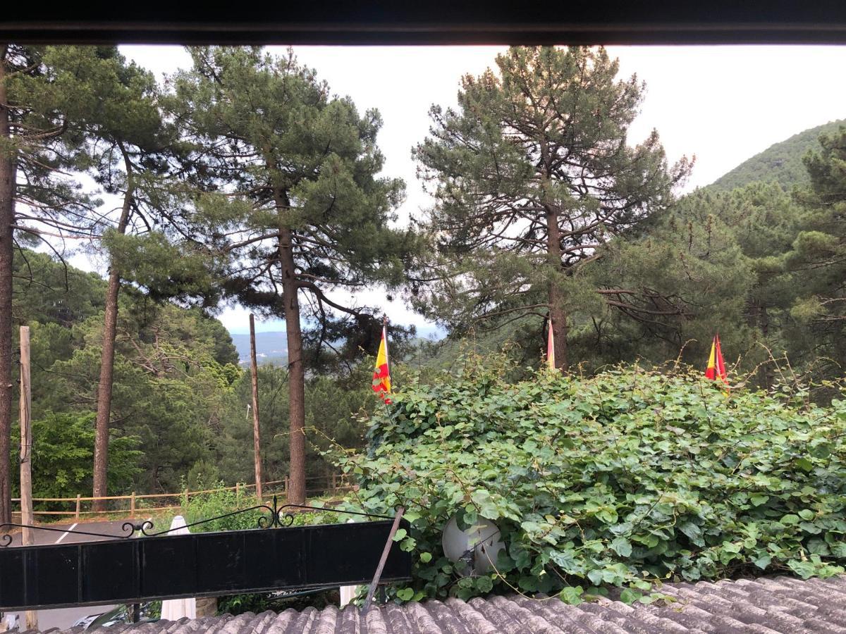 Hostal-Restaurante Fogon De Gredos Guisando Exterior photo
