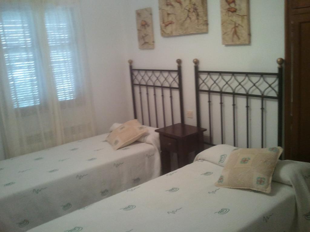Hostal-Restaurante Fogon De Gredos Guisando Room photo